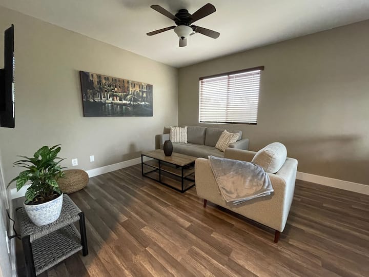 Tempe Hidden Gem Newly Renovated & Peaceful Apt - Tempe, AZ