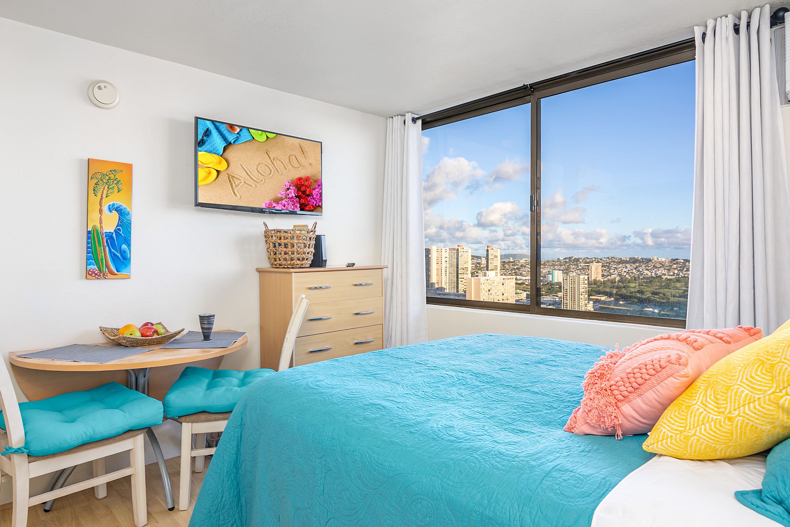 Condo in Honolulu · ★4.73 · Studio · 1 bed · 1 private bath - Image 6