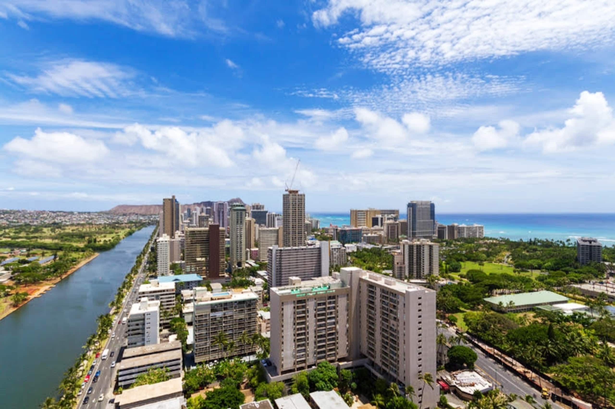 Condo in Honolulu · ★4.73 · Studio · 1 bed · 1 private bath - Image 3