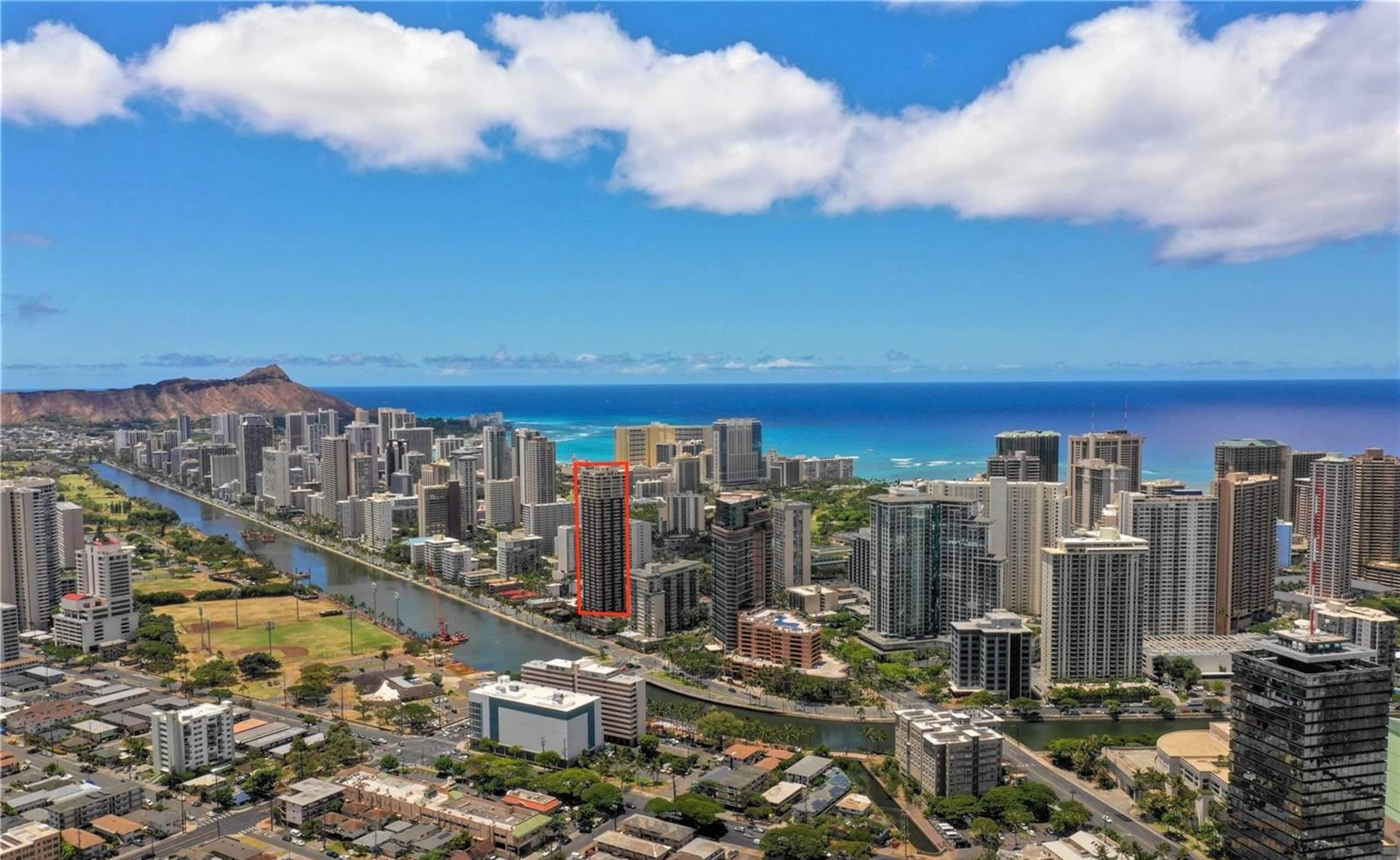 Condo in Honolulu · ★4.73 · Studio · 1 bed · 1 private bath - Image 5