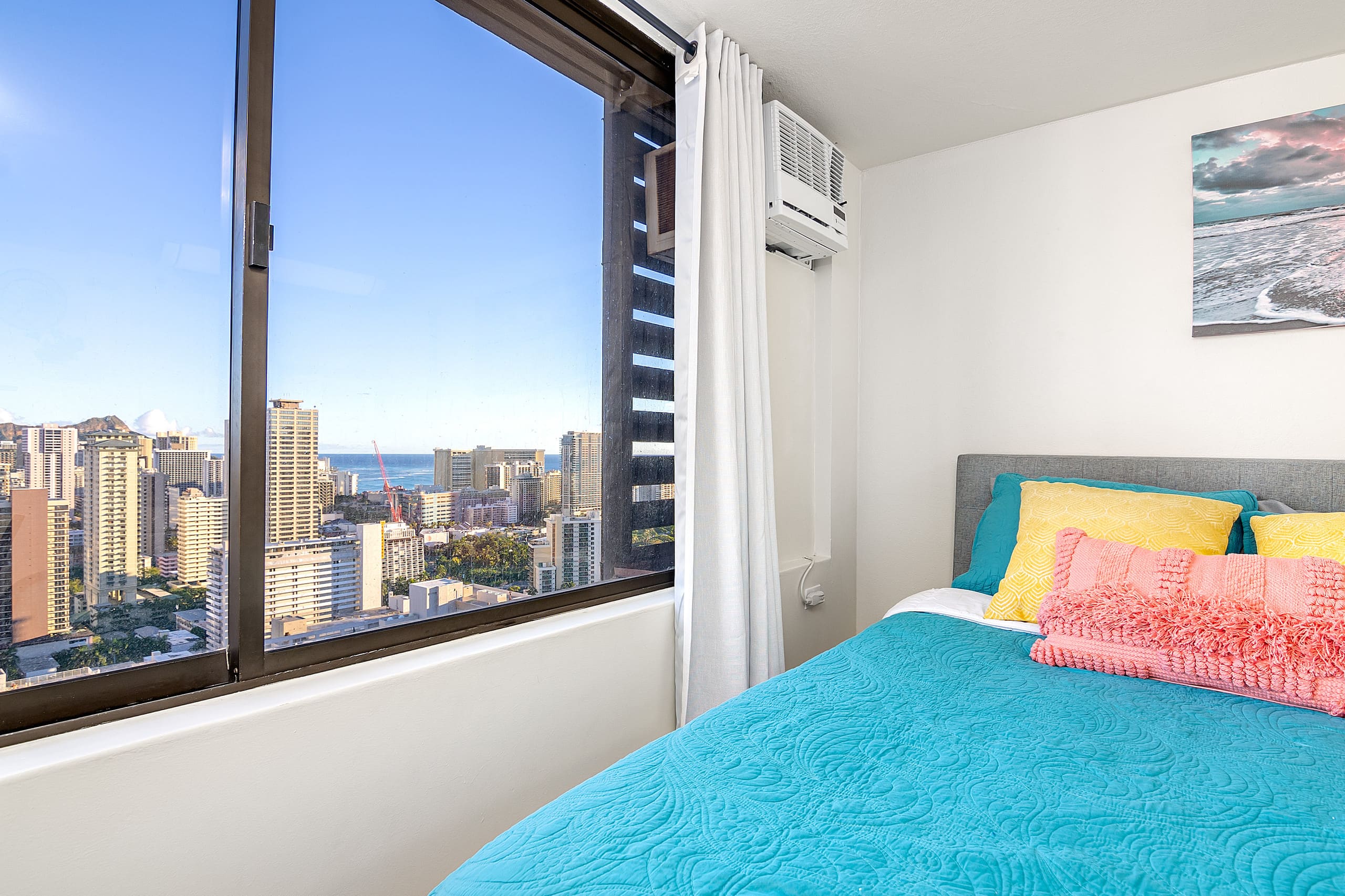 Condo in Honolulu · ★4.73 · Studio · 1 bed · 1 private bath - Image 10