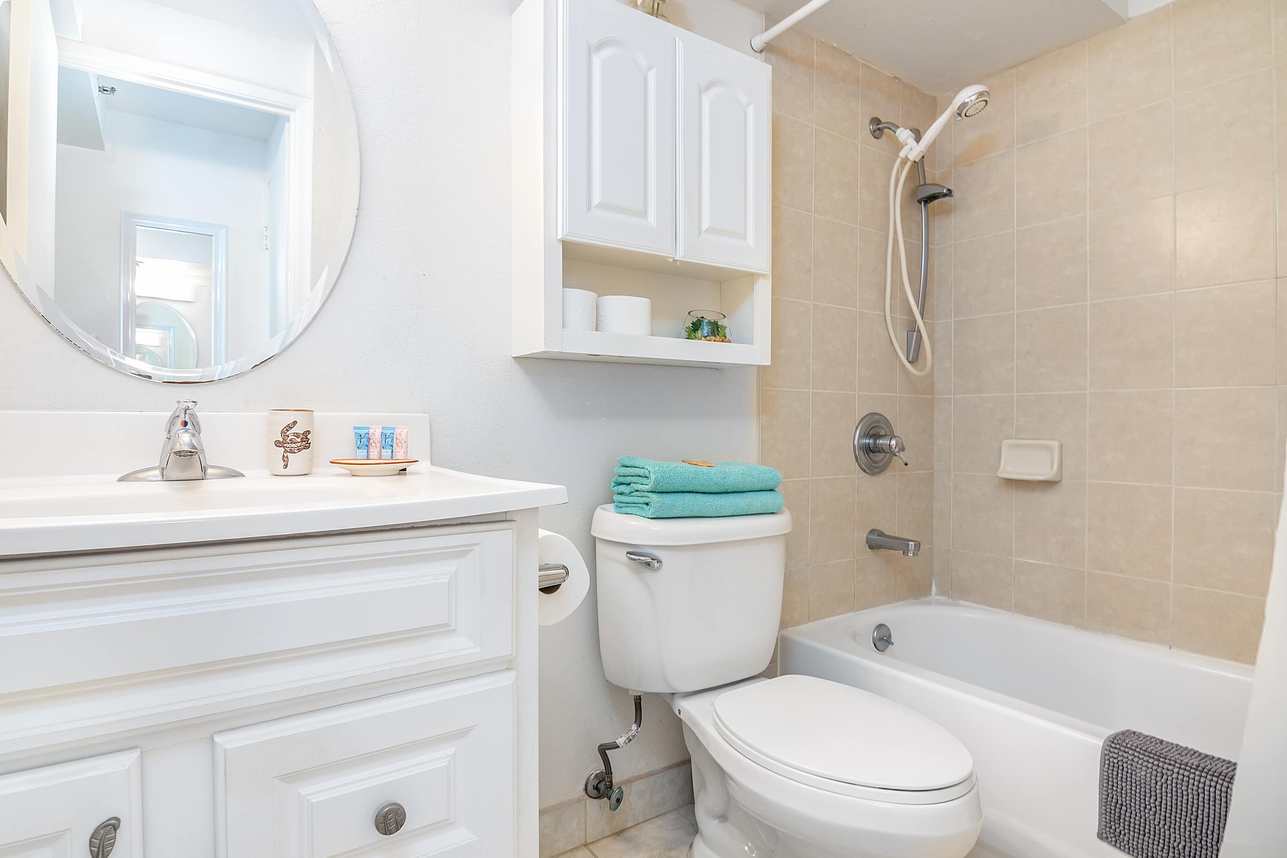 Condo in Honolulu · ★4.73 · Studio · 1 bed · 1 private bath - Image 19