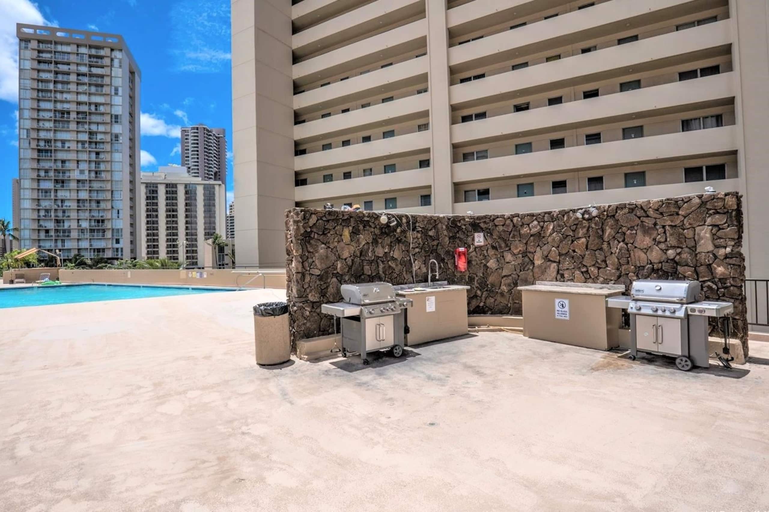 Condo in Honolulu · ★4.73 · Studio · 1 bed · 1 private bath - Image 23