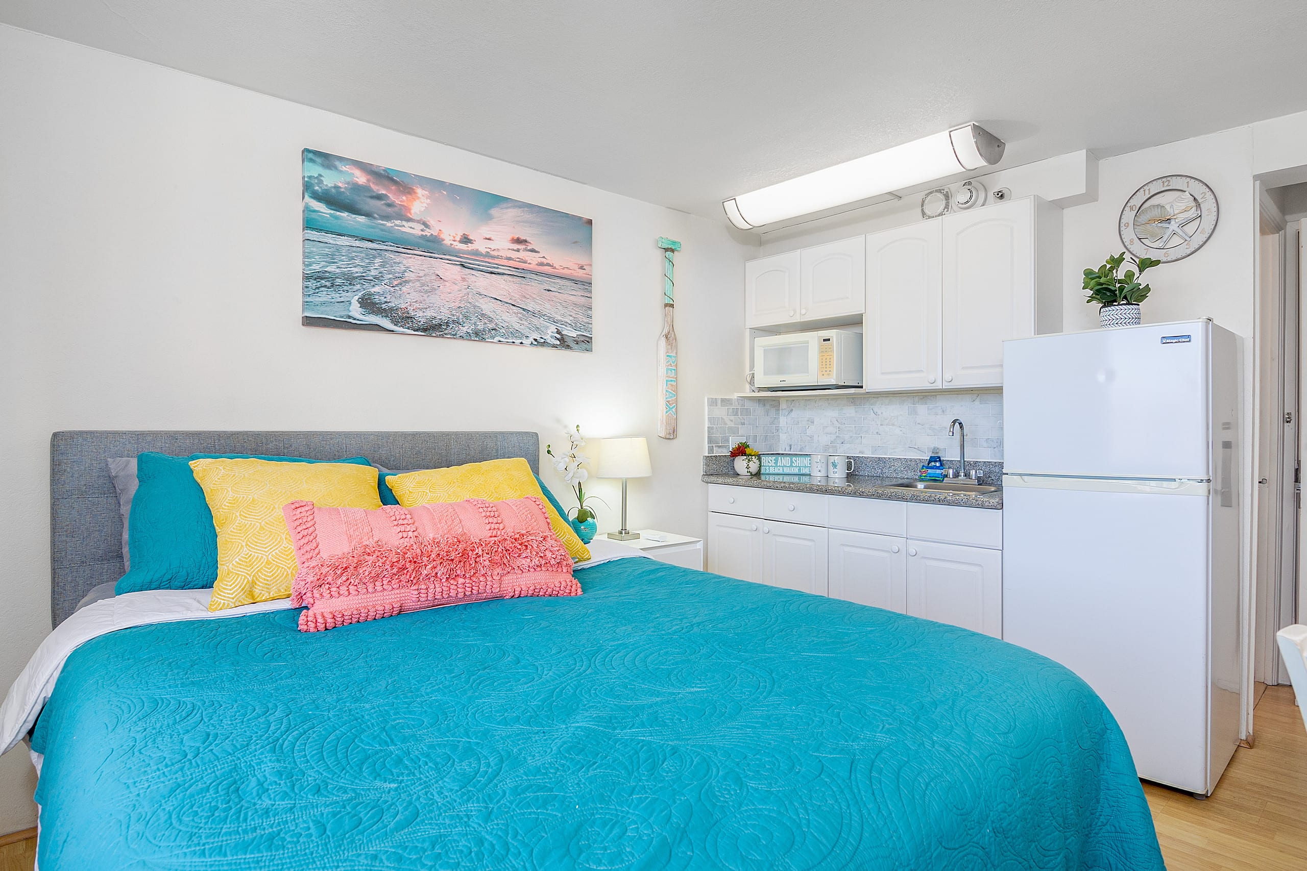 Condo in Honolulu · ★4.73 · Studio · 1 bed · 1 private bath - Image 8