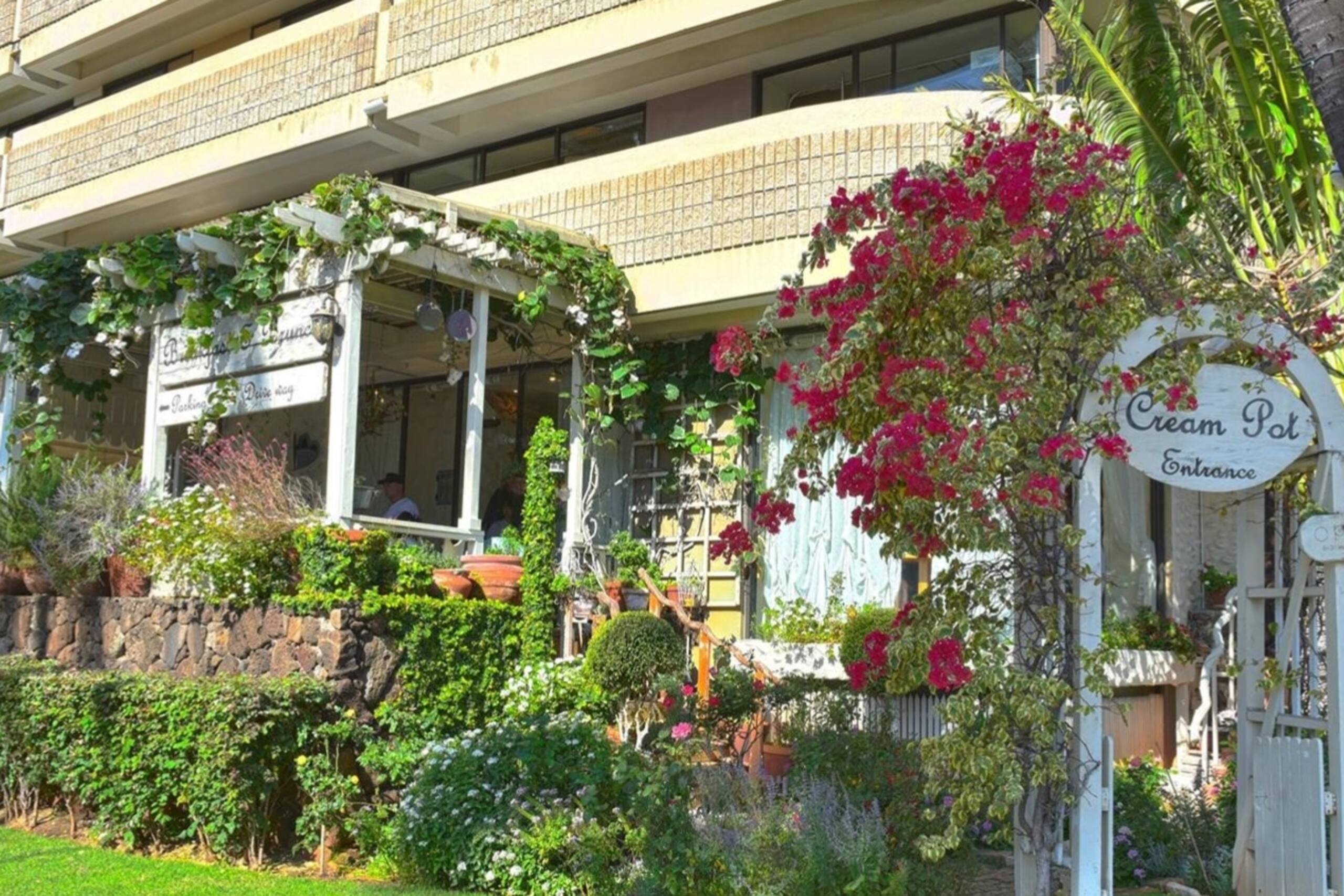 Condo in Honolulu · ★4.73 · Studio · 1 bed · 1 private bath - Image 25