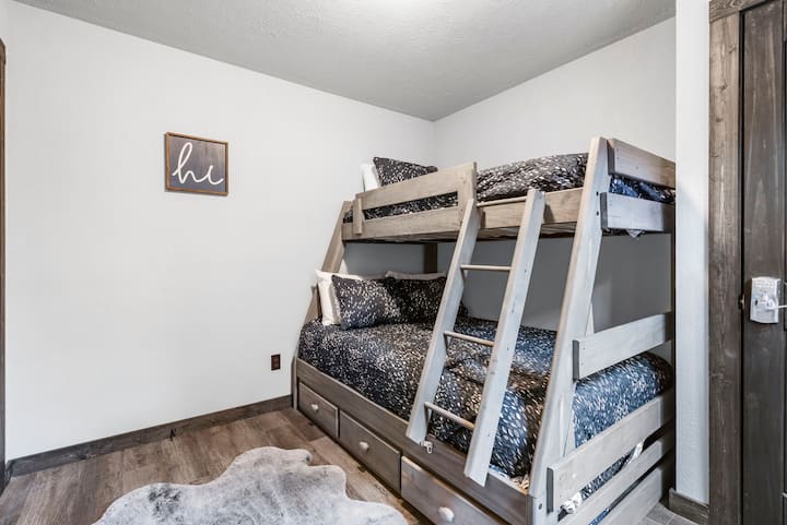 The bunk beds also have high-quality mattresses, extra blankets & pillows. Your comfort is very important to me!