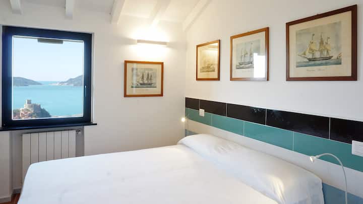 Двокреветна соба со поглед на море