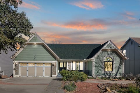 JoCo Prime! 4,200 sq ft, 6bed/5bath w 4 ensuites!