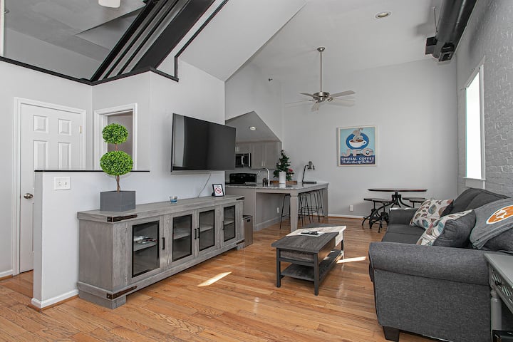 Luxury Flat On Jackson • Walk To Food & Drinks - Knoxville, TN