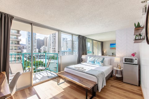 Top performing Airbnb: Charming Studio Heart of Waikiki in Urban Honolulu