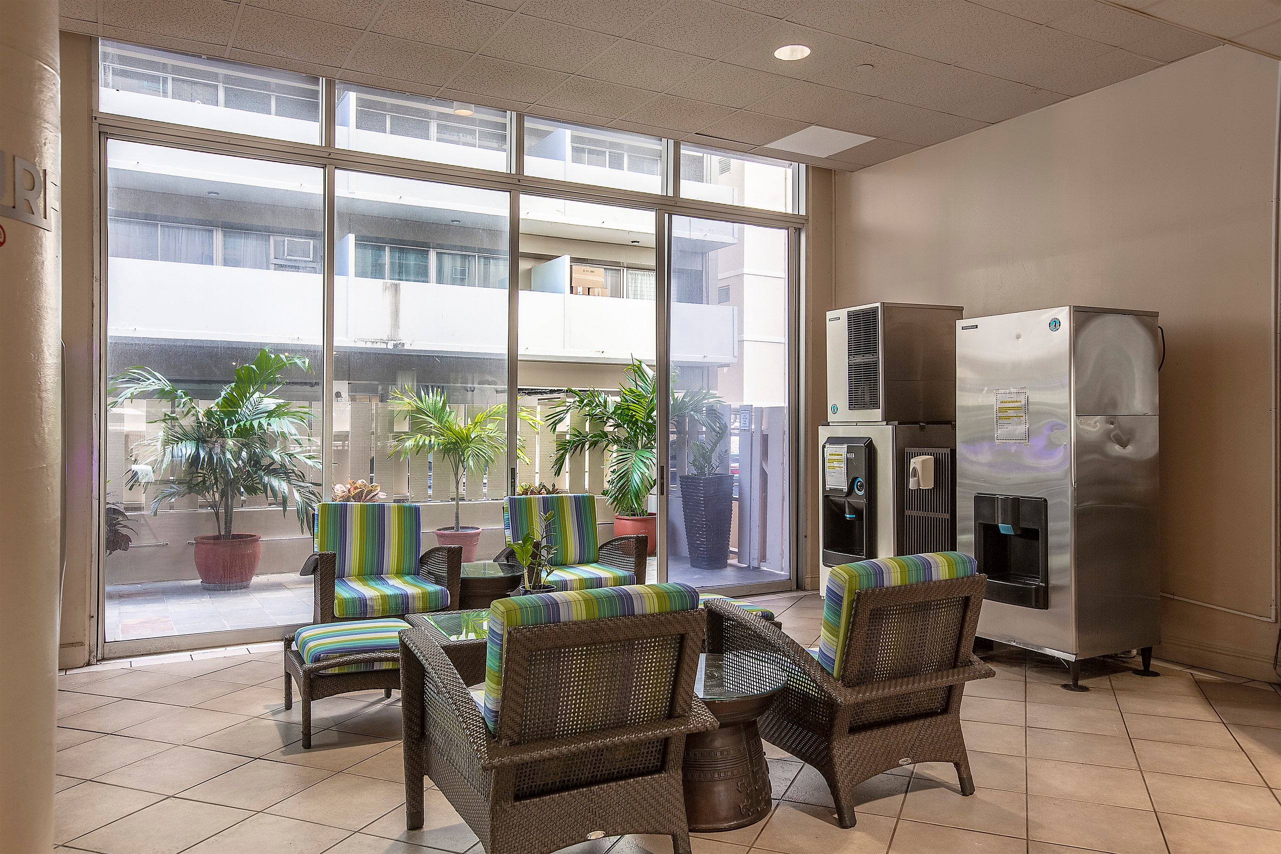 Charming Studio Heart of Waikiki - Image 12