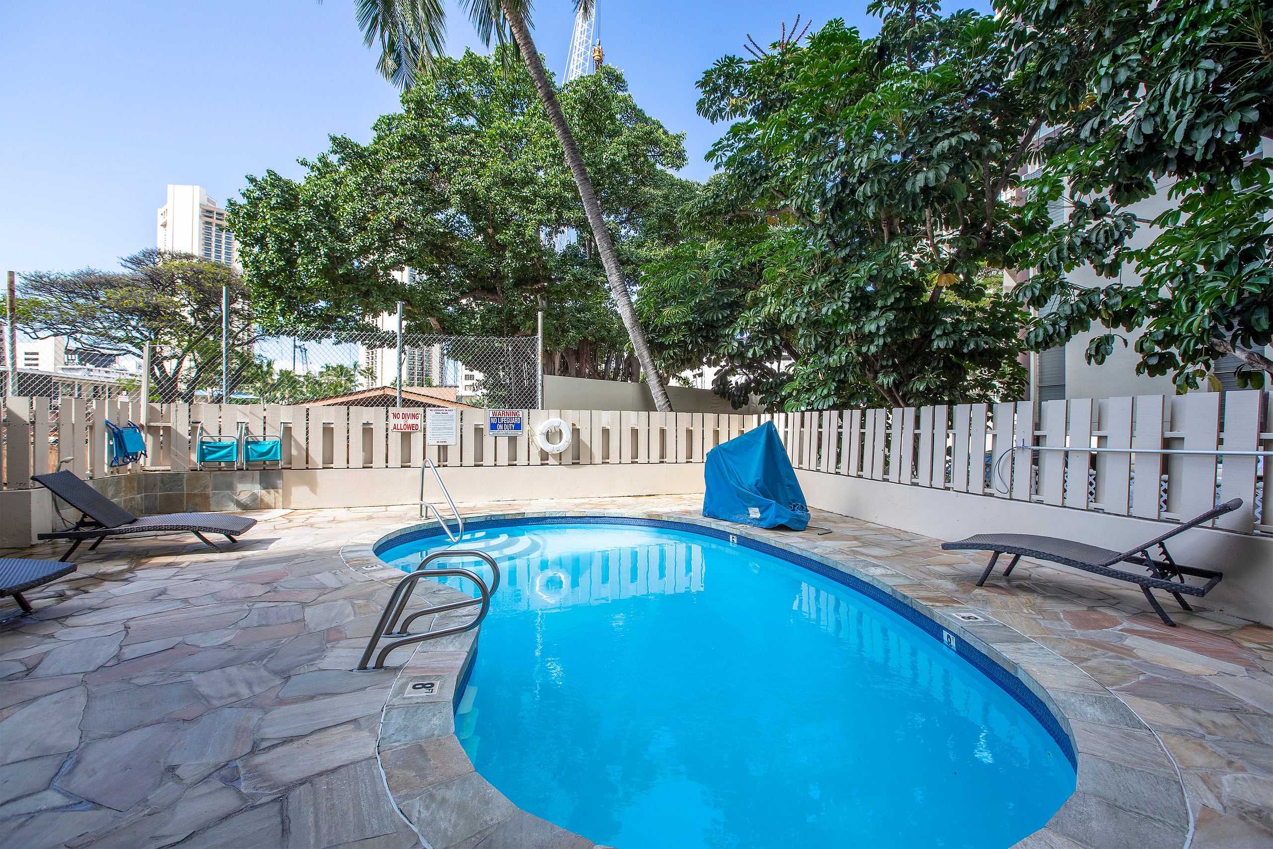 Charming Studio Heart of Waikiki - Image 13