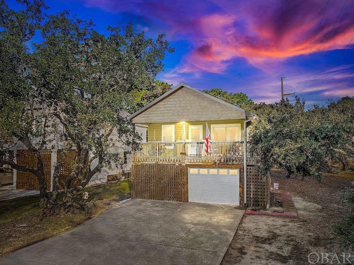 Hot Tub & Pet Friendly Forever Young Houses for Rent in Kill Devil