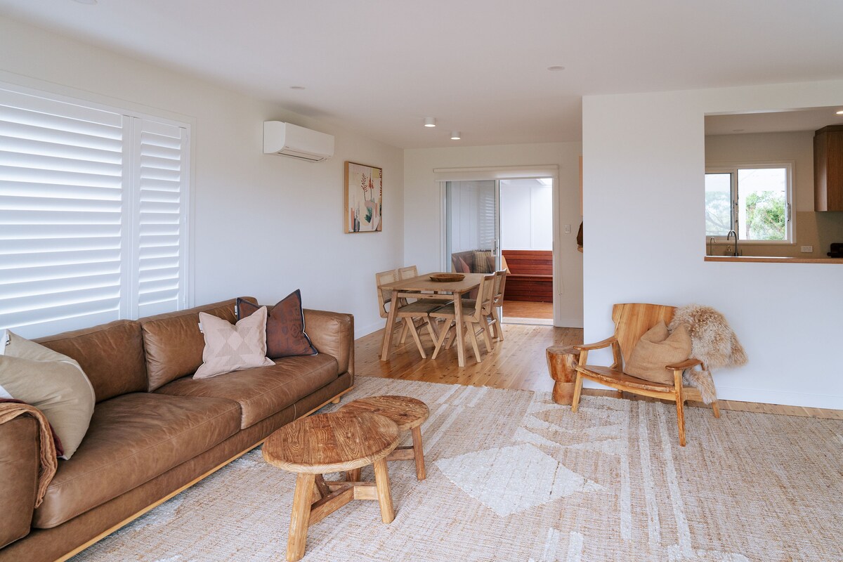 Top Airbnb: Beachfront - Plutus Beach House in Currarong