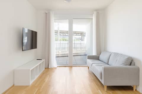 Popular Airbnb listing: Self-Check-IN | 1BR-Apartment | near airport in Simmering
