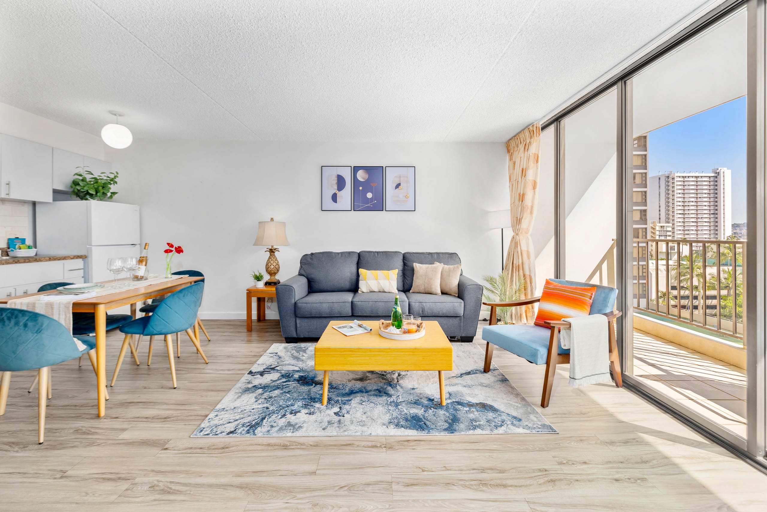 Airy condo w/ balcony near Waikiki Beach - Image 6
