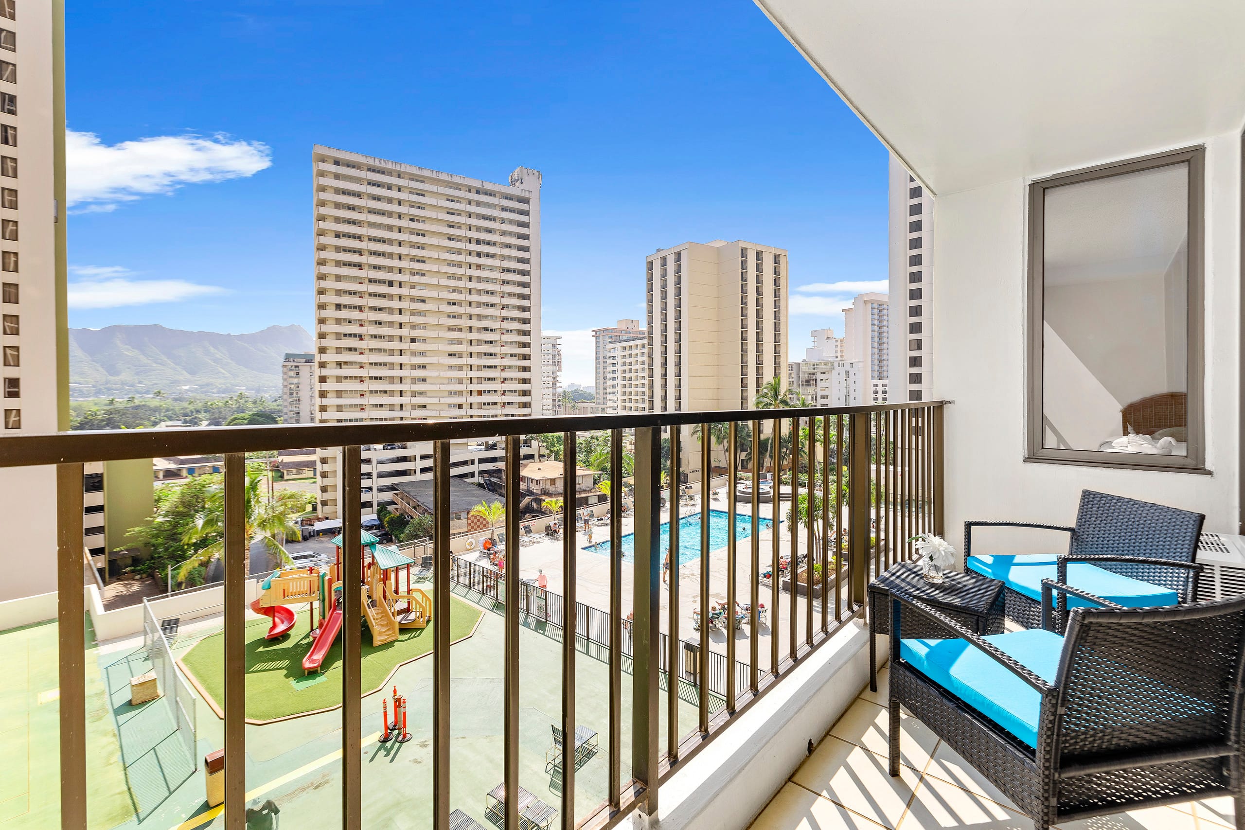 Airy condo w/ balcony near Waikiki Beach - Image 1