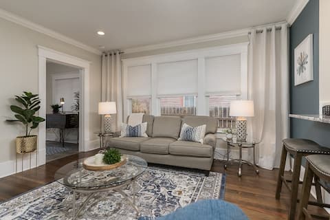 1920's Charmer/near ISU/king bed
