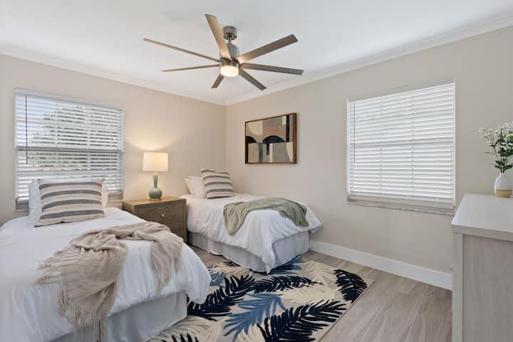 Dvokrevetna soba s dodatnim sobama. Luksuzni madraci i posteljina kako bi vam boravak bio što opušteniji. 