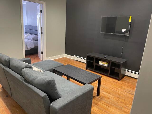 #2Hudson 3-Bdrm and 1.5-Bathroom gallery image 2