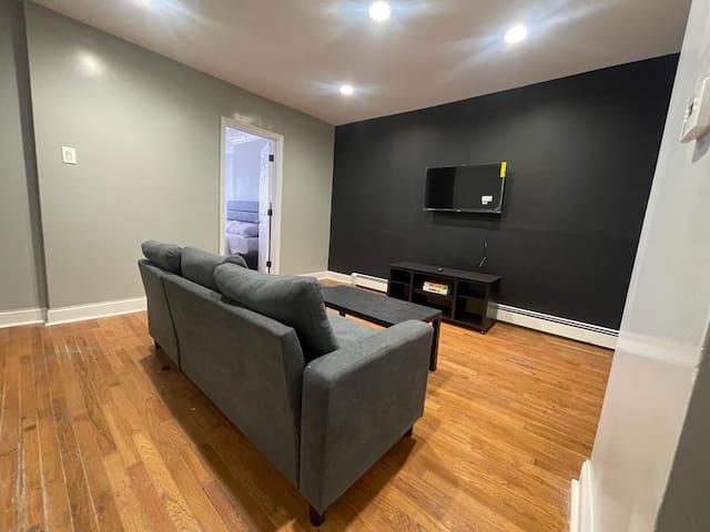 #2Hudson 3-Bdrm and 1.5-Bathroom