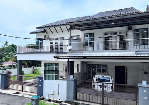 SingBeach Holiday House