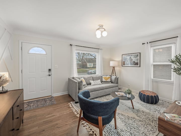 Modern Charmer | Finished Basement | Patio | Games - Oak Park, MI