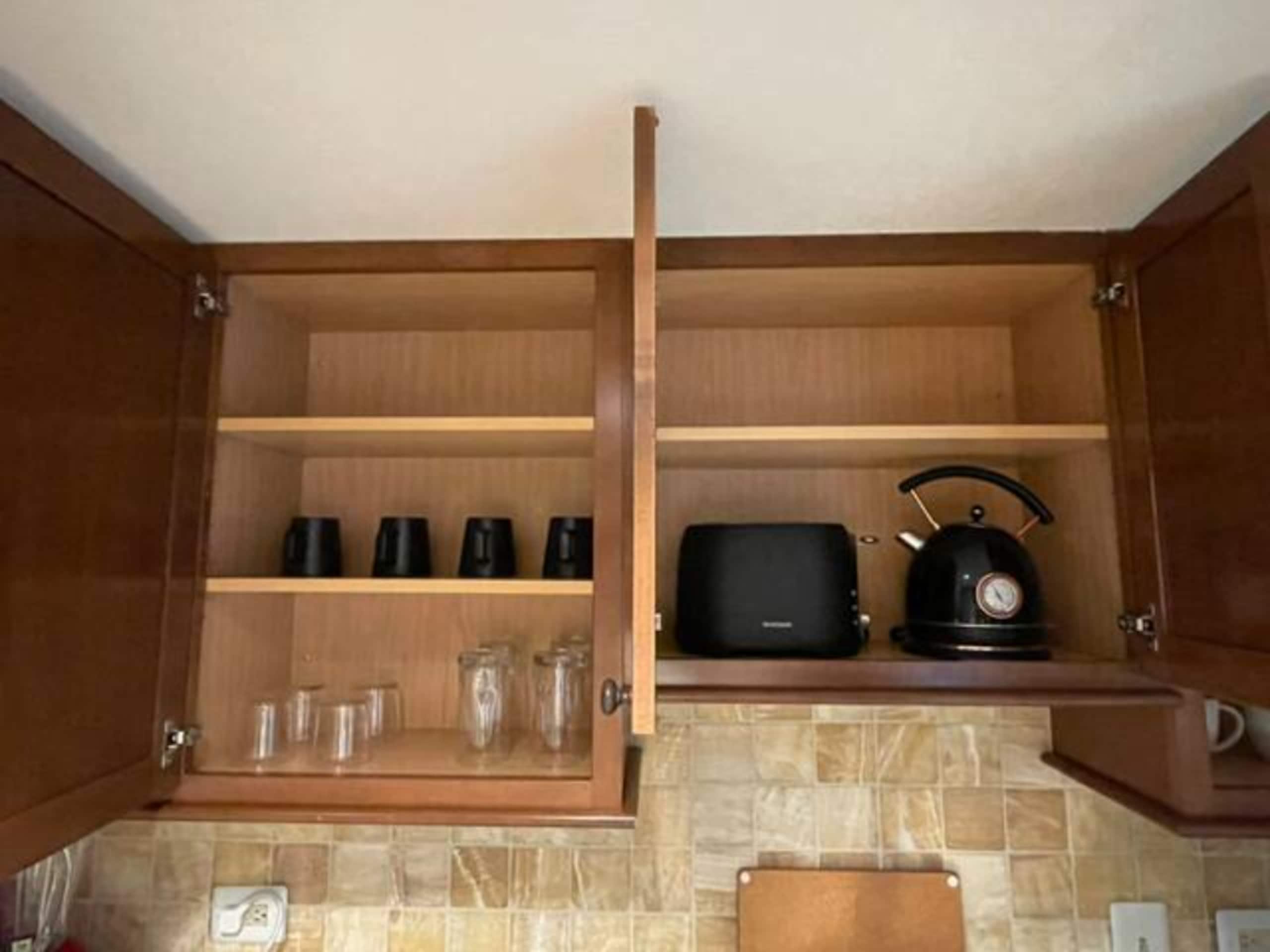 Condo in Honolulu · ★4.67 · Studio · 2 beds · 1 bath - Image 13