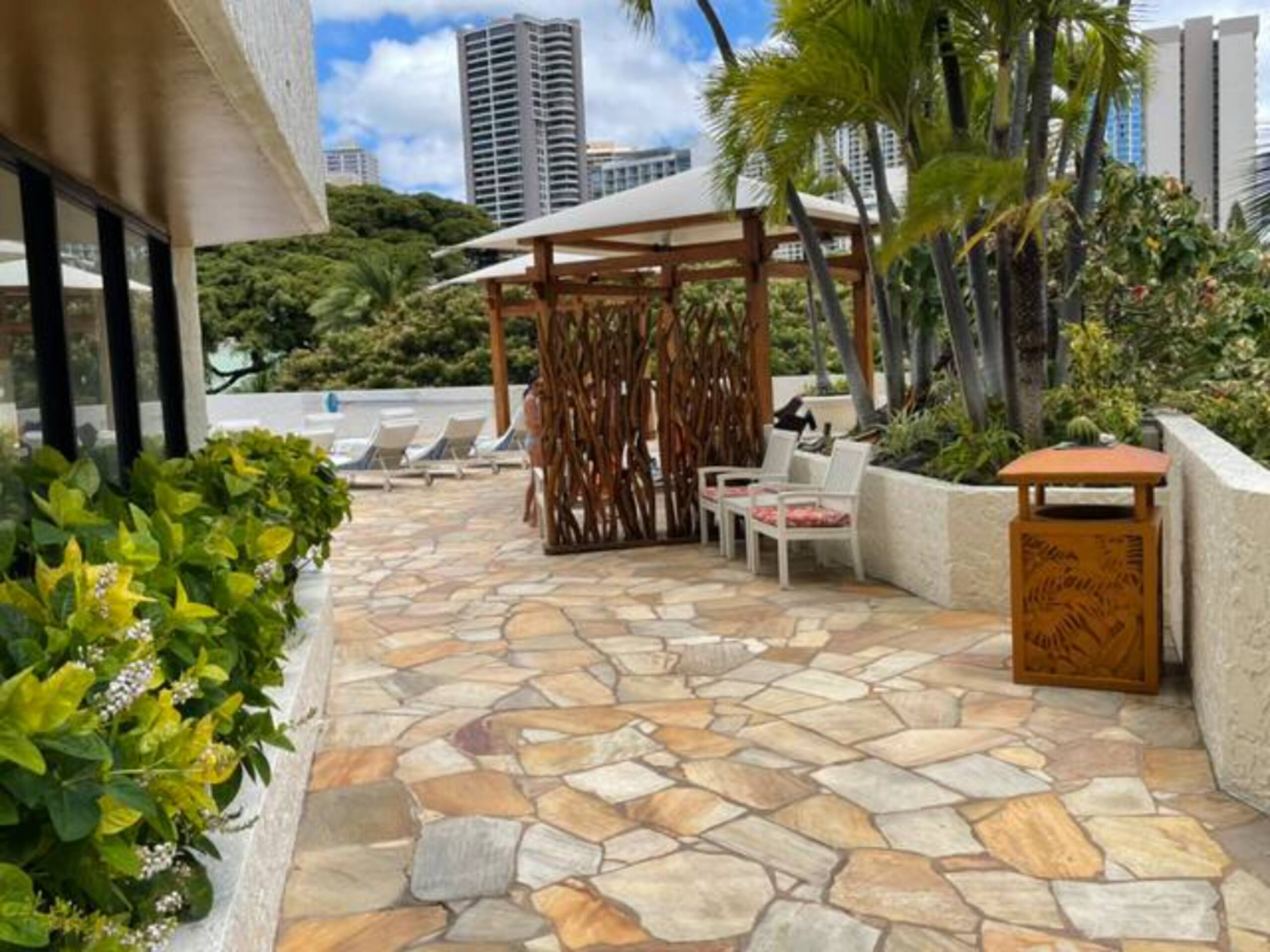 Condo in Honolulu · ★4.67 · Studio · 2 beds · 1 bath - Image 22