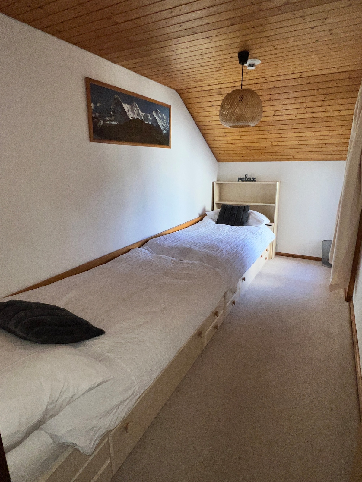 Bedroom 2 with twin beds