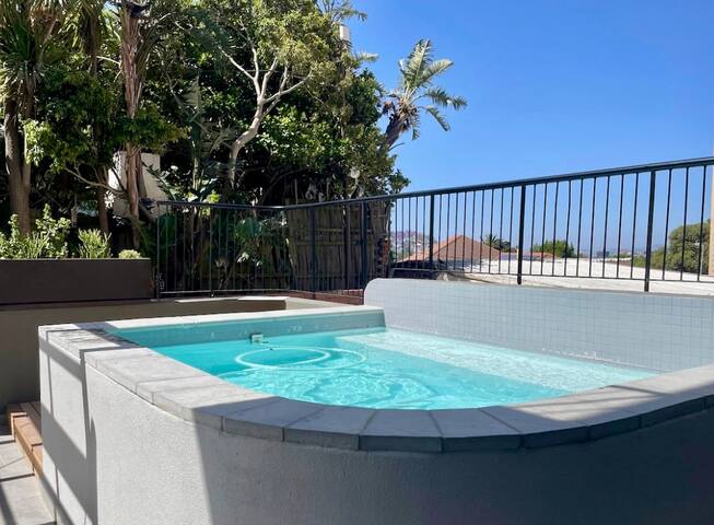 Stunning Table Mountain 2 Bed Apartment gallery image 5