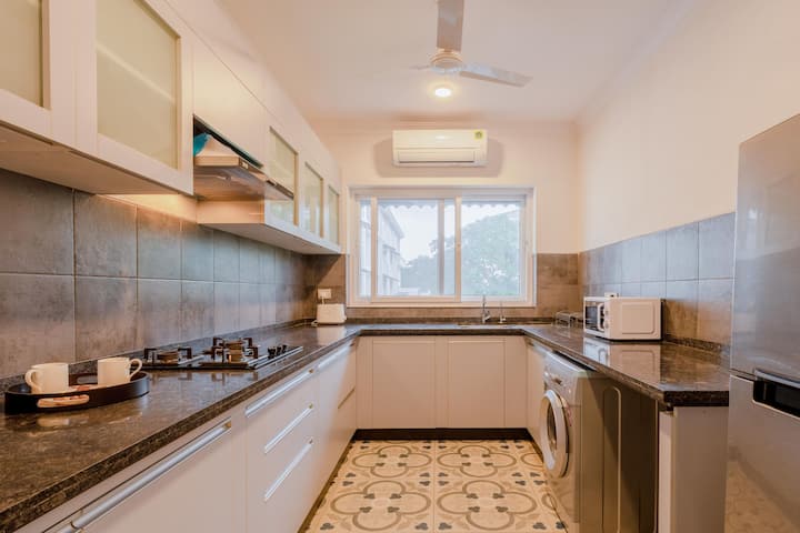 Full kitchen image 1