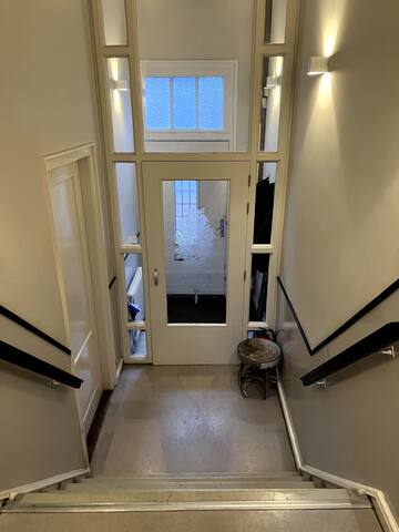 Spacious flat in the centre of Amsterdam + garden gallery image 5