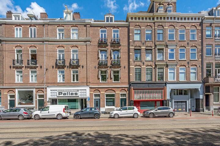 Spacious flat in the centre of Amsterdam + garden gallery image 2