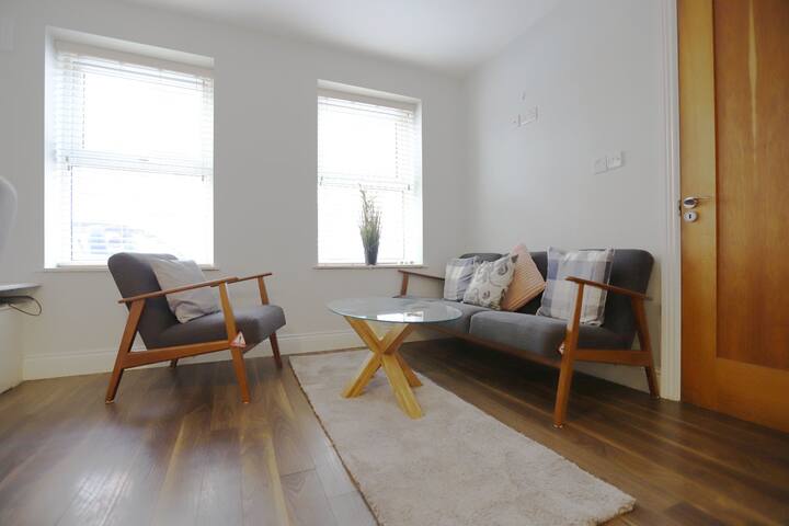 Large Central house 5 bedrooms gallery image 2