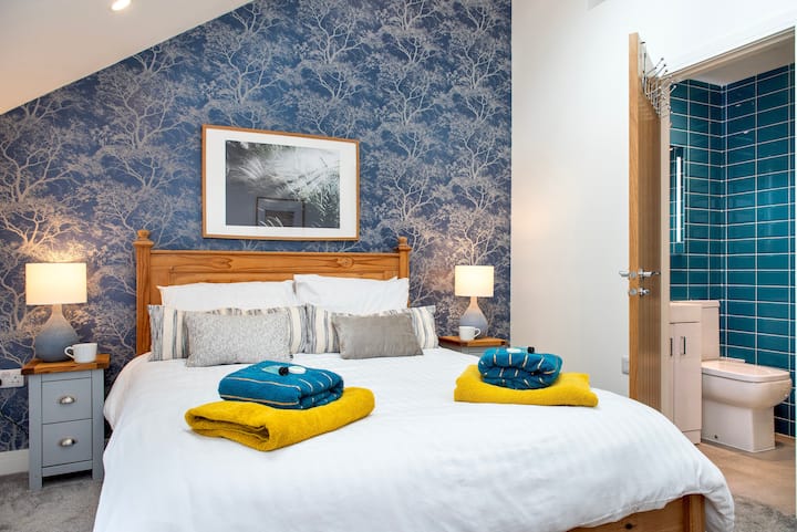 Kubwa King ukubwa Chumba cha kulala na bafu ensuite