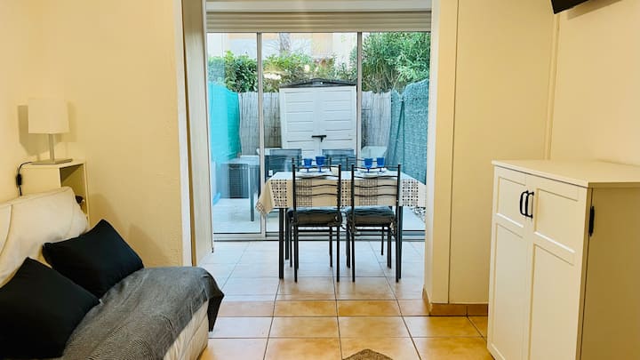 ห้องนั่งเล่นและพื้นที่รับประทานอาหาร 