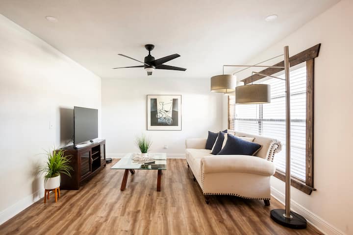 Lake Townhome W/ Pool Near Usf, Busch Gardens - Temple Terrace, FL