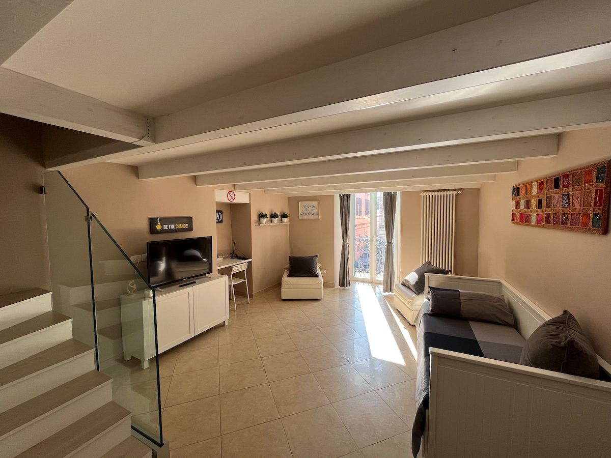 Top Airbnb: Suite sui Tetti Apartment [10' from the airport] a Bari