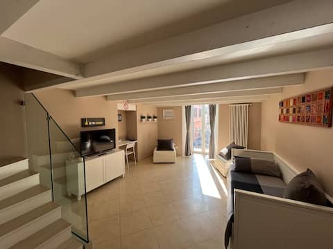 Top Airbnb: Suite sui Tetti Apartment (10' from the airport) a Bari