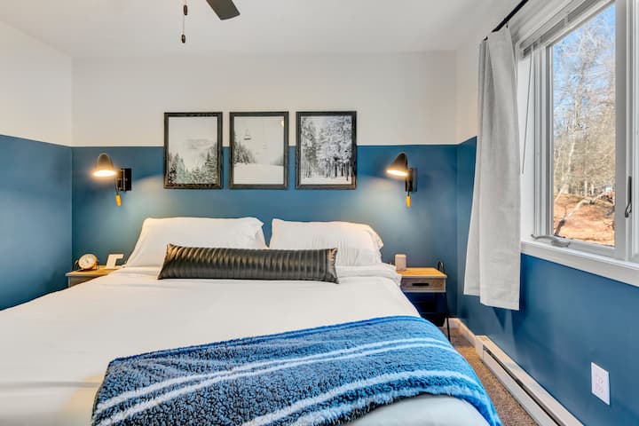 مفارش ذات جودة فندقية ، ومراتب هجينة 12 بوصة ، ومحطات شحن ، وآلة صوت ، ومصابيح قراءة من نوع Crate and Barrel لإقامة مريحة.