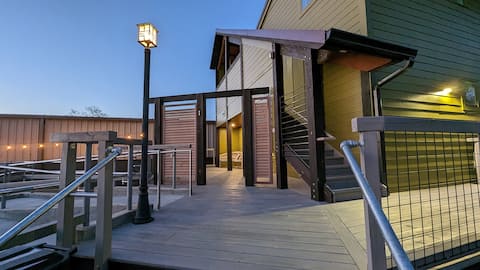 Top Airbnb: Custom Shed #1 in Berry Hill off 8th—Step-Free in Berry Hill