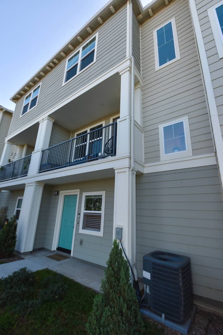 Bayside Townhome With Views - インペリアル・ビーチ, CA