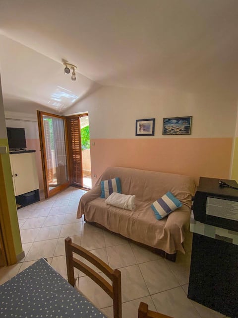 Popular Airbnb listing: Lovely Peaceful Apartment in Mundanije