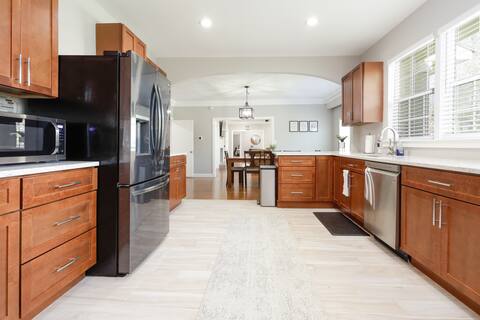 Large Home w/ Fiber Wi-Fi - Close to DT & RTJ Golf