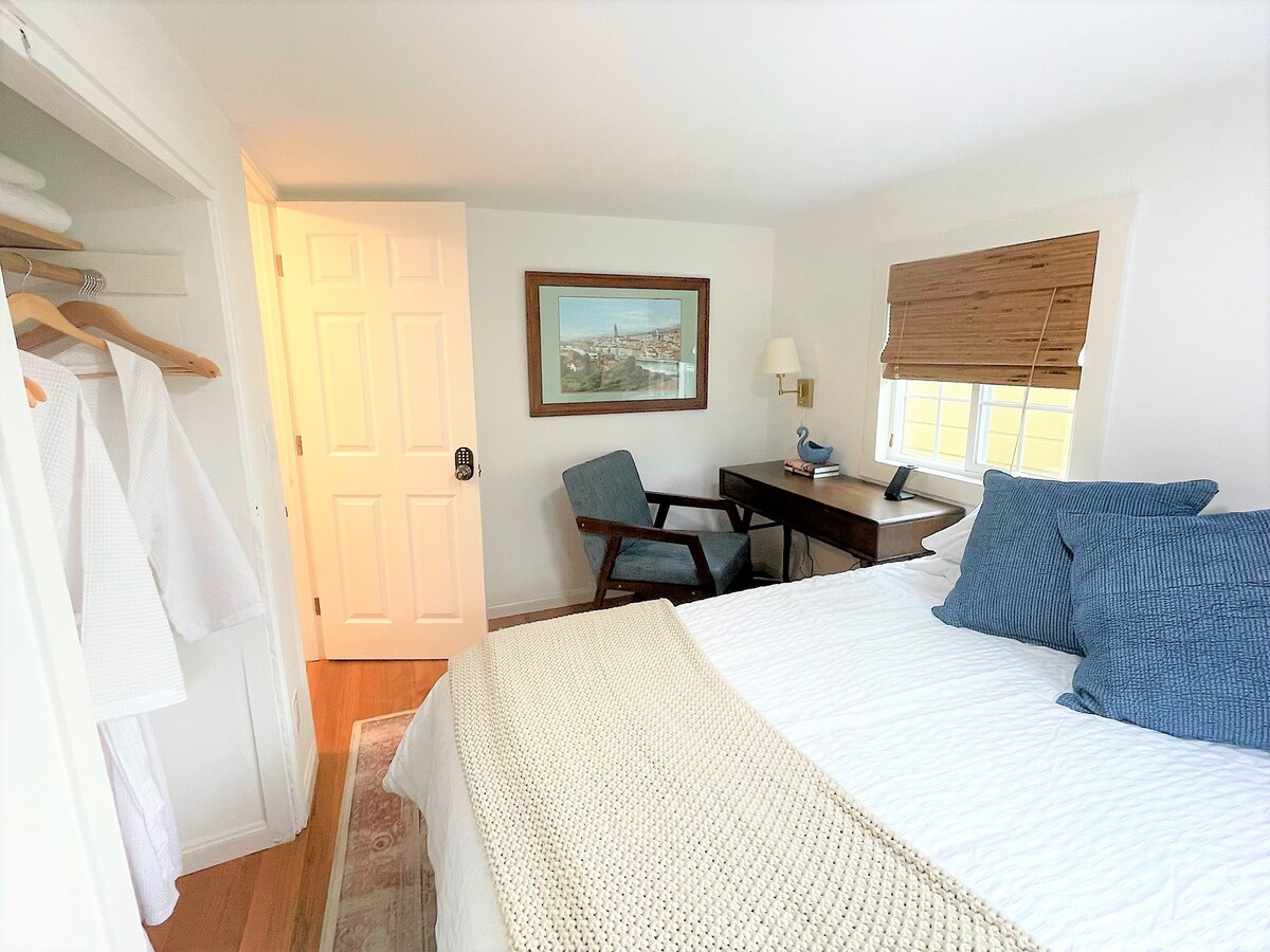 Chumba cha kulala C - kilicho na kila kitu unachohitaji kwa kazi au mapumziko na wakati wa kukaa kwako.