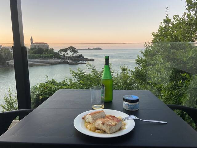 Beachfront house in Mundaka gallery image 3