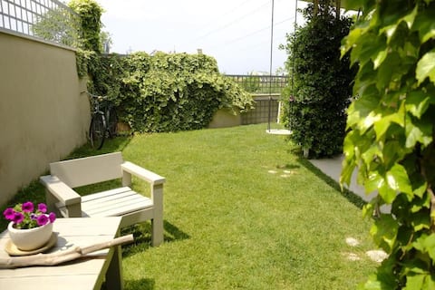 Apartment with garden in Pilaia.