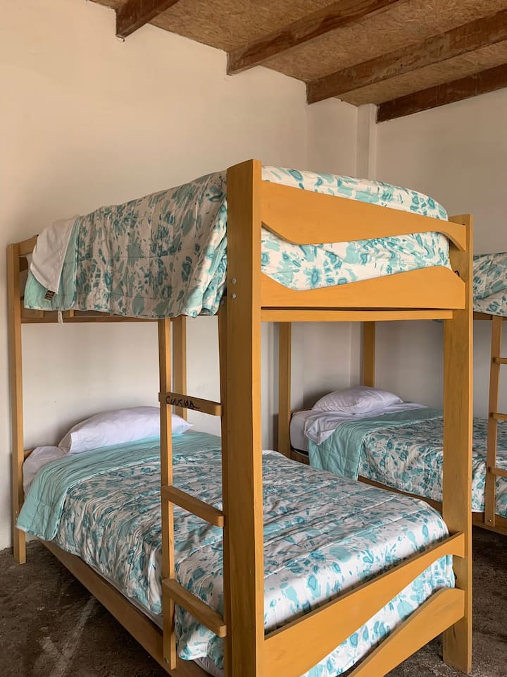Chambre 4 - 2 cabines et un lit 2 places