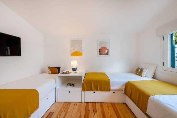 Bedroom with 3 + 1 large single beds and TV